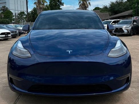 Used 2025 Tesla Model Y Long Range RWD image 2