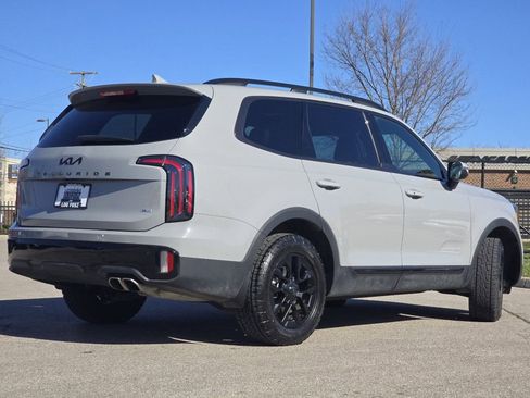 Used 2025 Kia Telluride AWD image 16