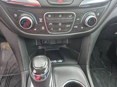 Used 2018 Chevrolet Equinox Premier image 25