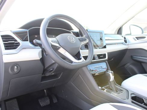New 2025 Volkswagen Taos SE image 10