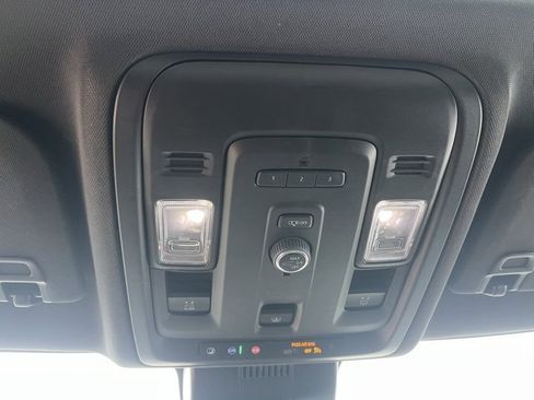 Used 2023 GMC Yukon XL SLT image 30