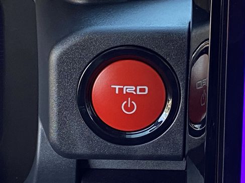 Certified 2025 Toyota 4Runner TRD Off-Road Premium image 25