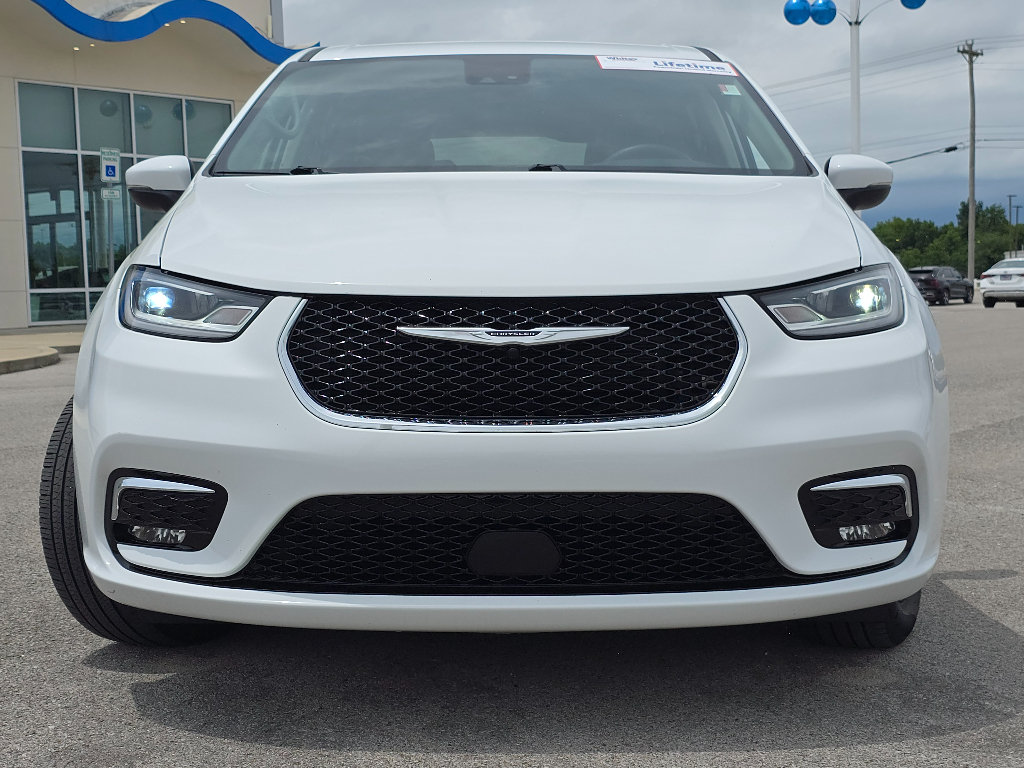 Used 2023 Chrysler Pacifica Touring-L AWD/4WD image 4