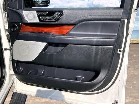 Used 2022 Lincoln Navigator Reserve AWD/4WD image 28