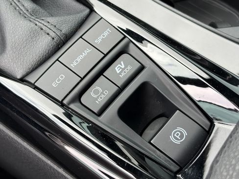 Used 2025 Toyota Camry XSE FWD image 25