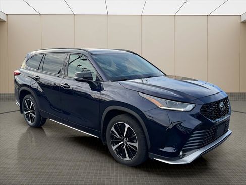 Used 2022 Toyota Highlander XSE image 2