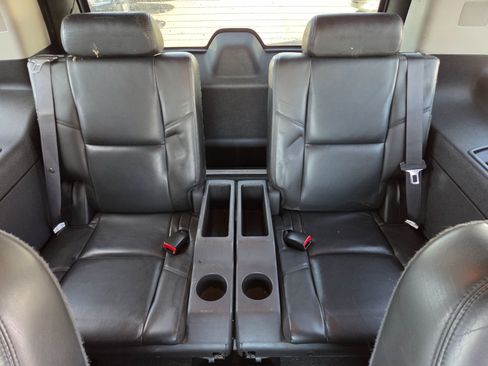 Used 2007 Cadillac Escalade AWD w/ Information Package image 11