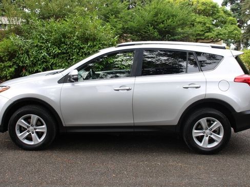 Used 2013 Toyota RAV4 XLE AWD/4WD image 14