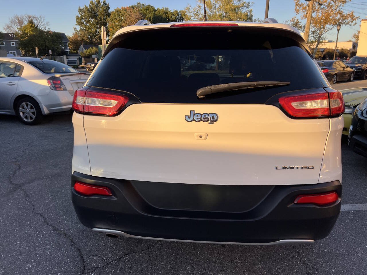 Used 2017 Jeep Cherokee Limited FWD image 5