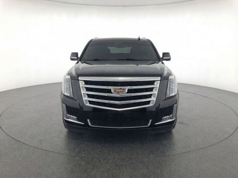 Used 2019 Cadillac Escalade Premium Luxury AWD/4WD image 2