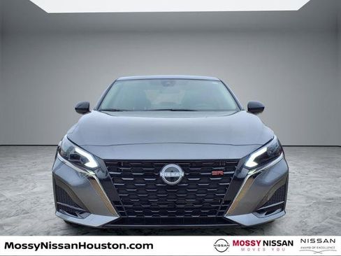 Certified 2025 Nissan Altima 2.5 SR w/ SR Premium Package image 3