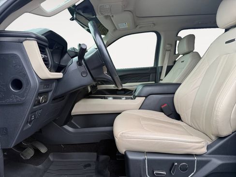 Used 2023 Ford Expedition Platinum AWD/4WD image 9