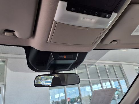 Used 2025 Nissan Rogue SV FWD image 33