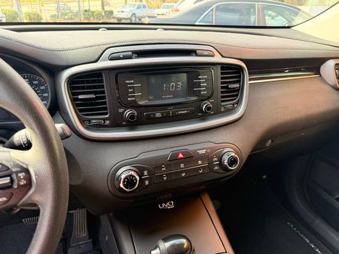 Used 2016 Kia Sorento LX image 12