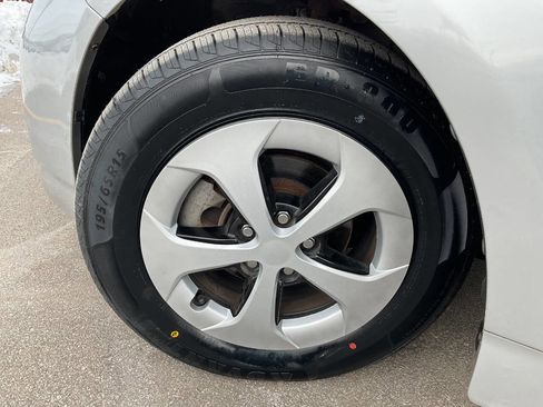 Used 2012 Toyota Prius Three image 38