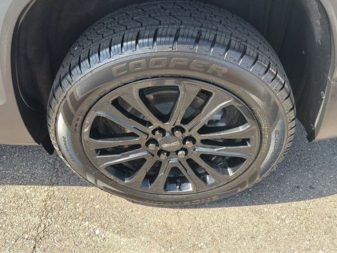 Used 2023 GMC Acadia SLT w/ Elevation Edition FWD image 7