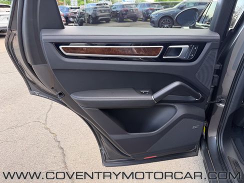 Used 2022 Porsche Cayenne GTS AWD/4WD image 46
