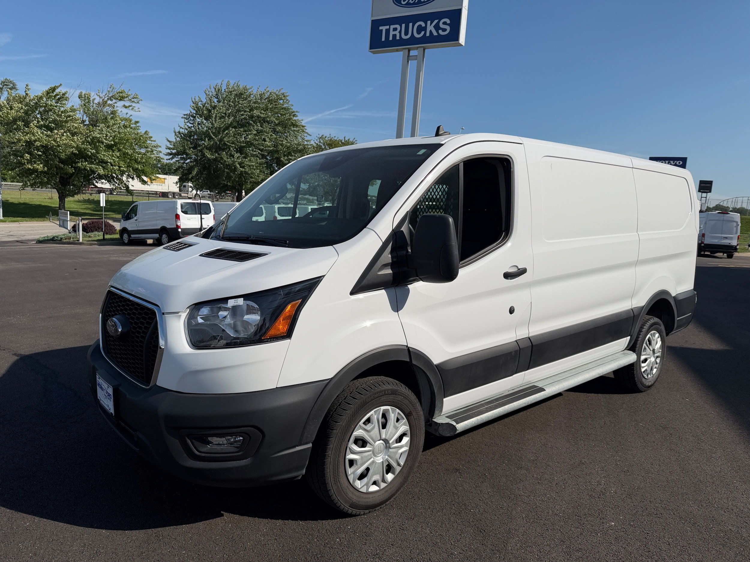 Used 2024 Ford Transit 250 Low Roof w/ Exterior Upgrade Package RWD image 3