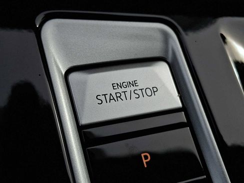 Used 2025 Volkswagen Atlas Peak Edition SE image 21