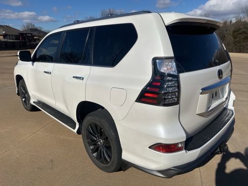 Used 2023 Lexus GX 460 Premium image 3