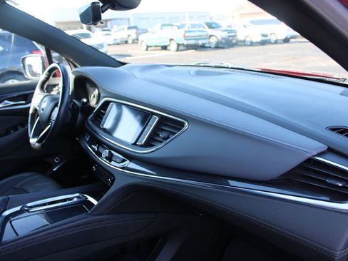Used 2024 Buick Enclave Premium image 31