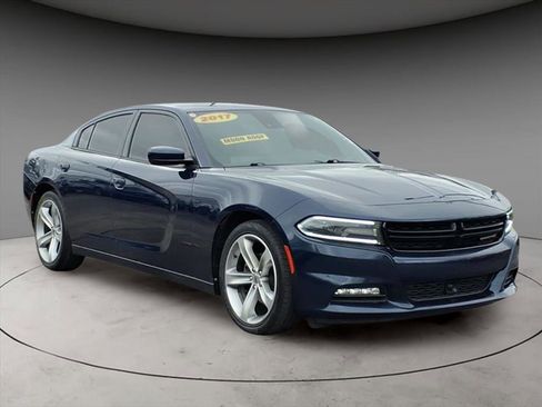 Used 2017 Dodge Charger SXT w/ Premium Group image 1