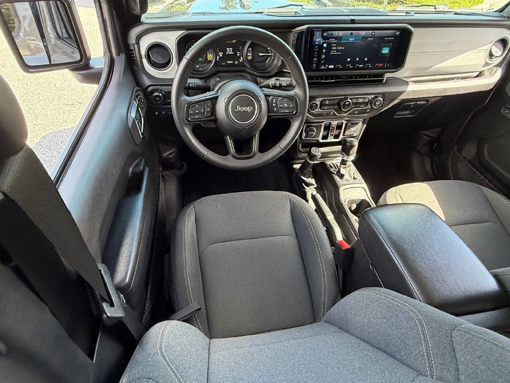 Used 2024 Jeep Wrangler Unlimited AWD/4WD image 14