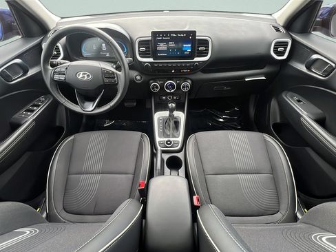 Used 2025 Hyundai Venue Limited FWD image 11
