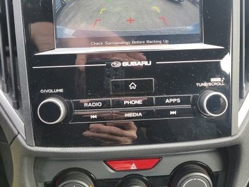 Used 2018 Subaru Crosstrek 2.0i Premium w/ Eyesight System image 9