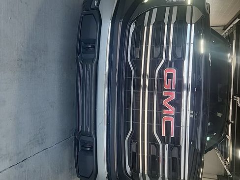 Used 2025 GMC Sierra 1500 SLT AWD/4WD image 3