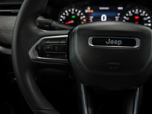 Used 2024 Jeep Compass Latitude AWD/4WD image 19
