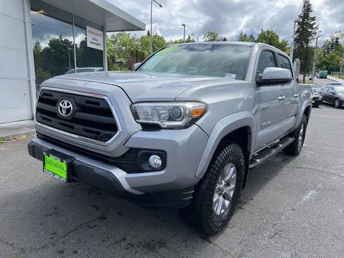 Used 2016 Toyota Tacoma SR5 w/ SR5 Appearance Package (SN) AWD/4WD image 8
