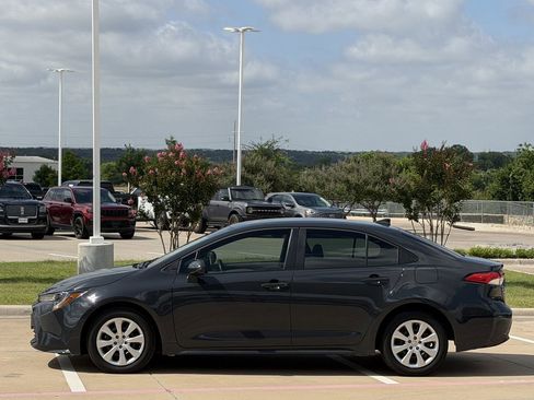 Used 2026 Toyota Corolla LE FWD image 3