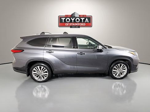 Used 2023 Toyota Highlander Platinum AWD/4WD image 8