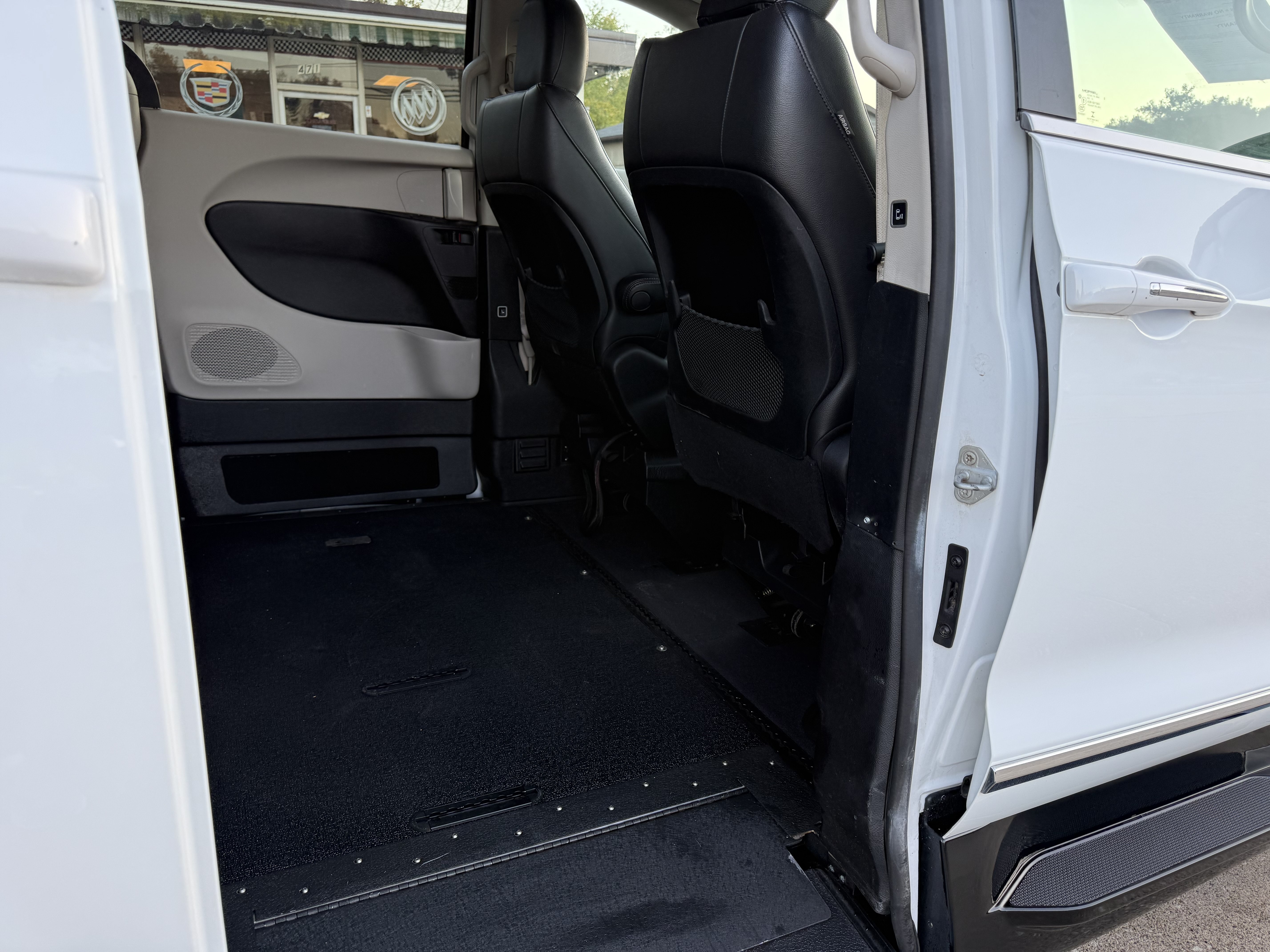Used 2017 Chrysler Pacifica Touring-L FWD image 30
