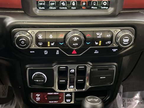 Used 2022 Jeep Wrangler Unlimited Rubicon w/ Xtreme Recon 35" Tire Package image 19