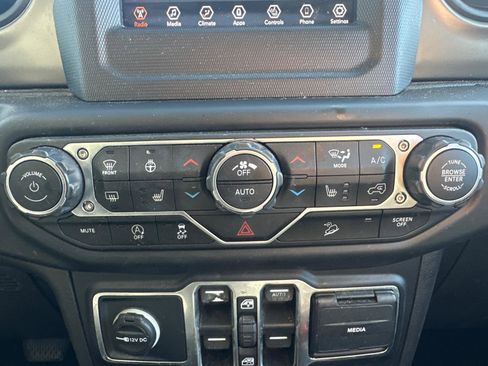 Used 2019 Jeep Wrangler Unlimited Sport S AWD/4WD image 16