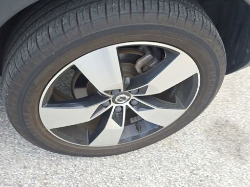 Used 2019 Volvo XC40 T5 Momentum image 9