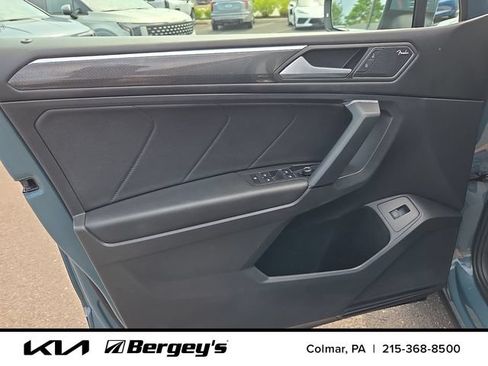 Used 2019 Volkswagen Tiguan SEL Premium w/ 3rd Row Seat Package AWD/4WD image 14