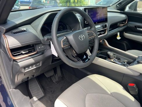 Used 2026 Toyota Grand Highlander AWD Hybrid image 12