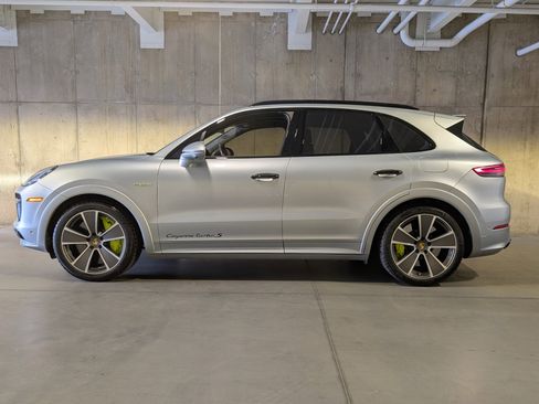 Certified 2023 Porsche Cayenne Turbo S image 2