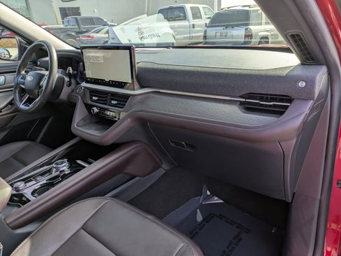 Certified 2025 Ford Explorer Platinum w/ Ultimate Package image 35