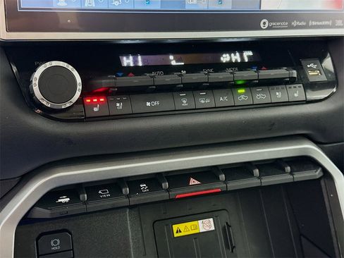 Used 2024 Toyota Tundra Platinum image 7