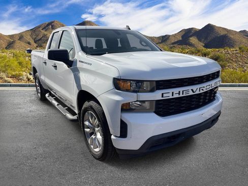 Used 2020 Chevrolet Silverado 1500 Custom w/ Custom Value Package RWD image 3