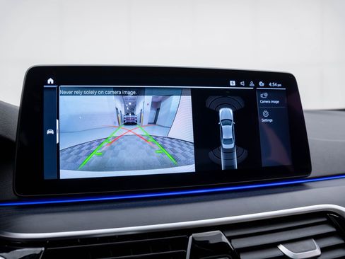 Used 2023 BMW 540i xDrive w/ M Sport Package image 22