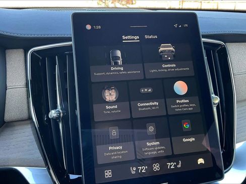 New 2026 Volvo XC90 B6 Plus w/ Protection Package Premier image 22