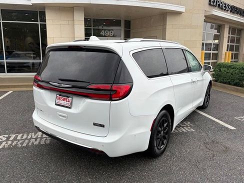 Used 2021 Chrysler Pacifica Touring-L w/ Premium & Safety Sphere Group FWD image 8