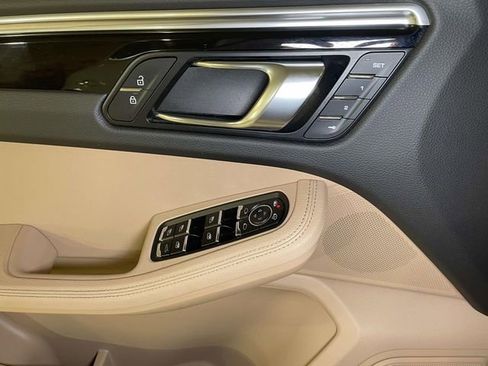 Certified 2020 Porsche Macan AWD/4WD image 37