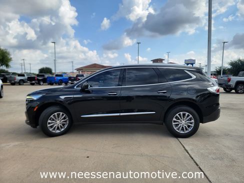 Used 2023 Buick Enclave Essence image 4