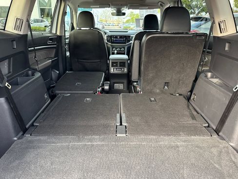 Used 2023 Volkswagen Atlas SEL Premium image 16